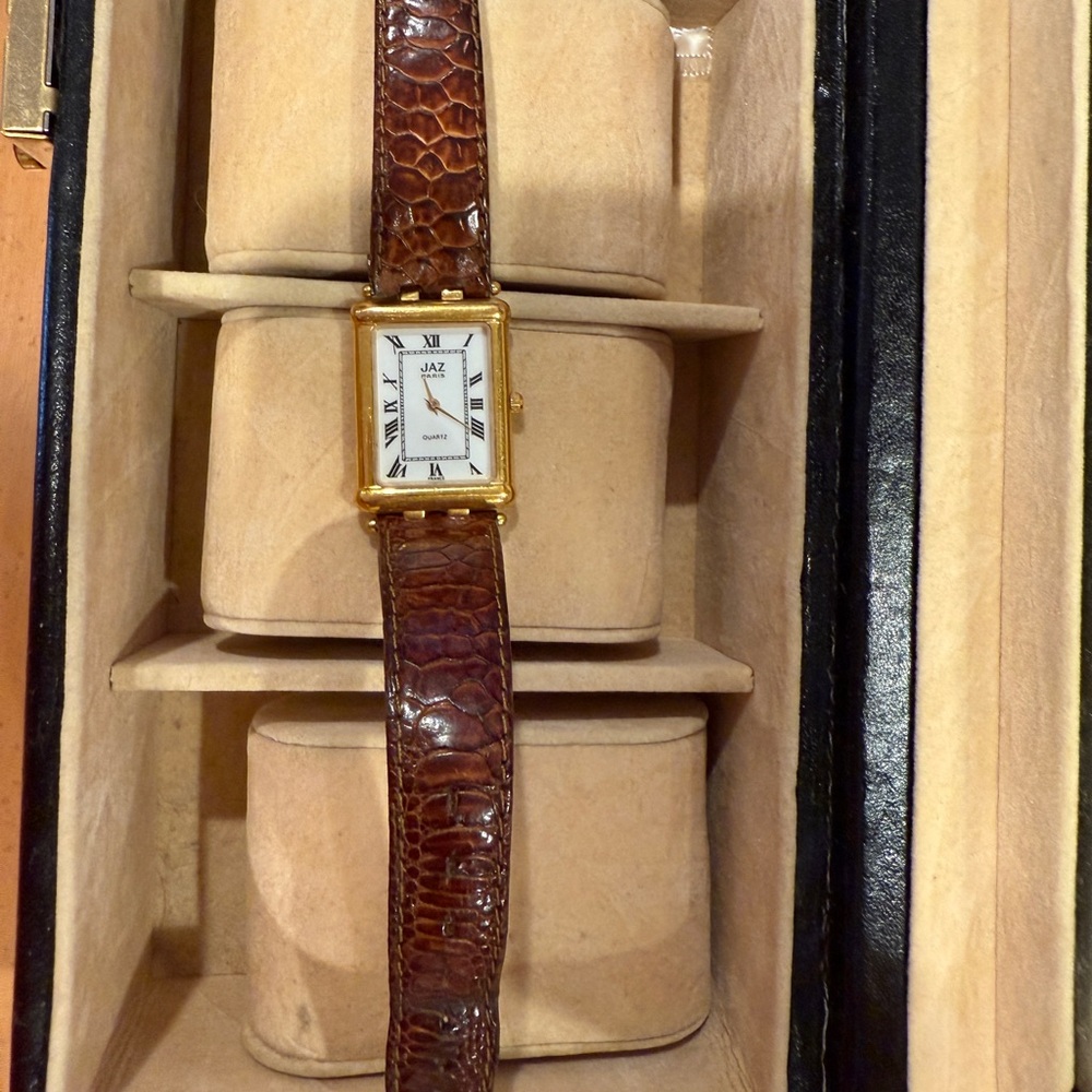 Elegant Brown Leather Strap Watch